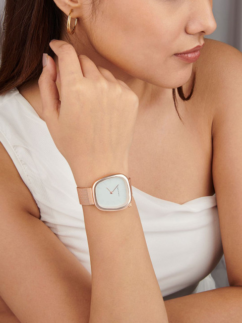 JOKER & WITCH Women Dial & Stainless Steel Bracelet Style Straps Analogue Watch AMWW900