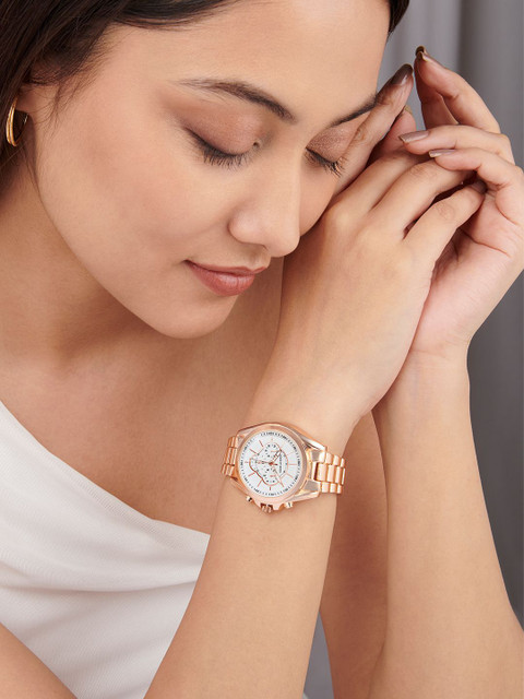 JOKER & WITCH Women Embellished Dial & Bracelet Style Straps Analogue Watch AMWW874