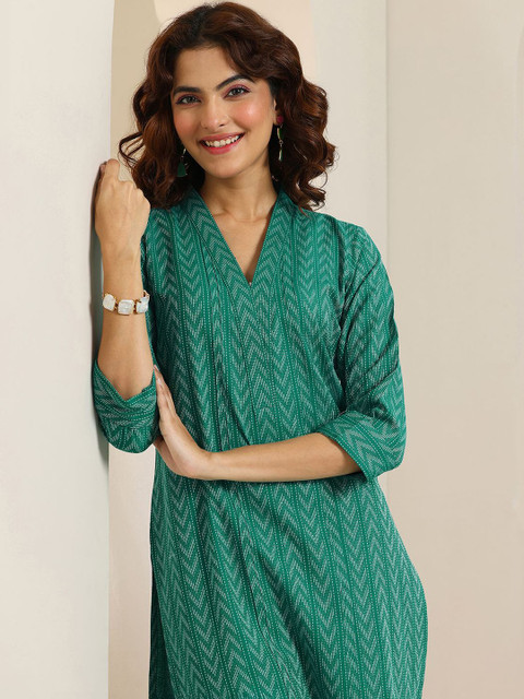 Libas Chevron Embroidered Thread Work V Neck Kurta With Trousers & Dupatta - Image 6