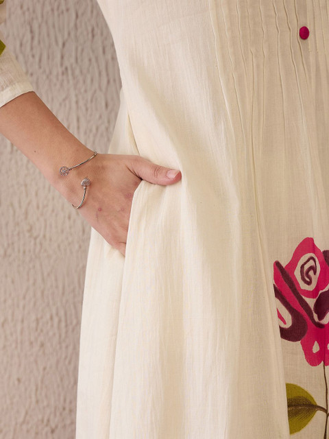 Indo Era Women Floral Printed Regular Thread Work Pure Cotton Kurta with Trousers - Image 7