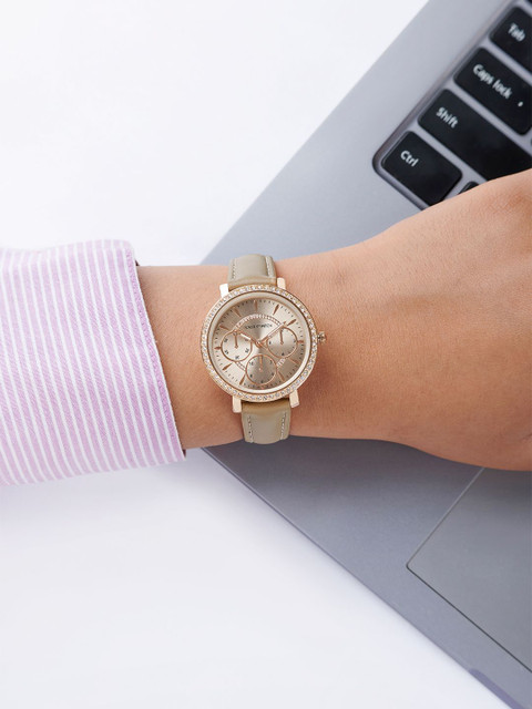 JOKER & WITCH Women Dial & Leather Bracelet Style Straps Analogue Watch AMWW935