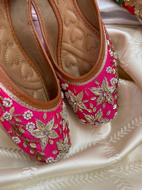 Anouk Women Embellished Ethnic Mojaris Flats