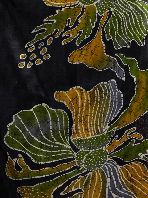 Sangria Floral Printed Silk Blend Saree - Image 6