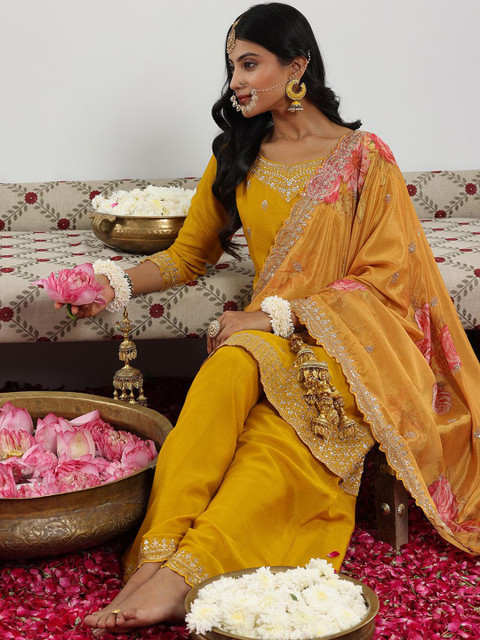 Libas Women Floral Embroidered Regular Kurta with Palazzos & With Dupatta