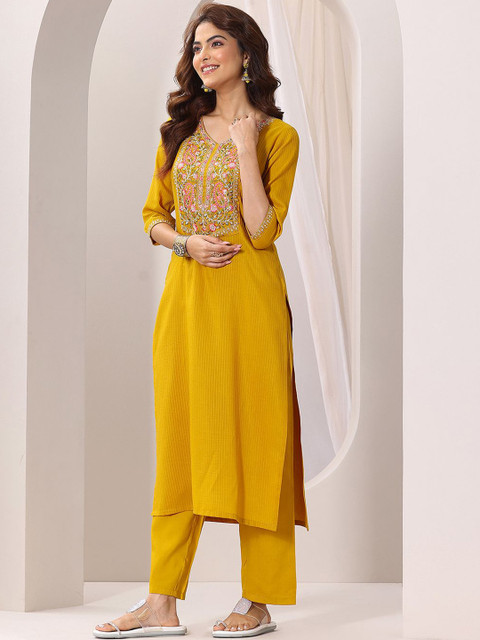 Gerua By Libas Women Floral Yoke Design Regular Sequinned Kurta with Trousers & With Dupatta - Image 4