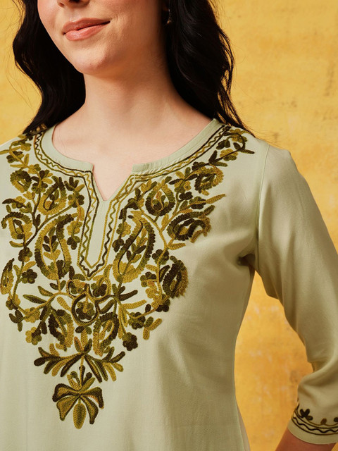 Qazmi Women Kashmiri Aari Work Kurti - Image 4