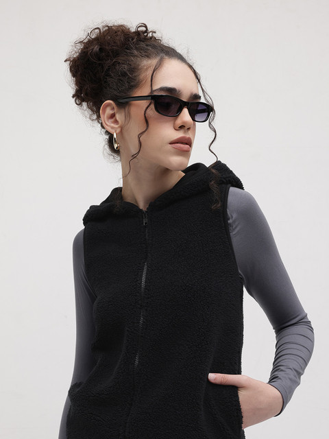 The Roadster Lifestyle Co. Solid Sleeveless Hooded Sherpa Jacket