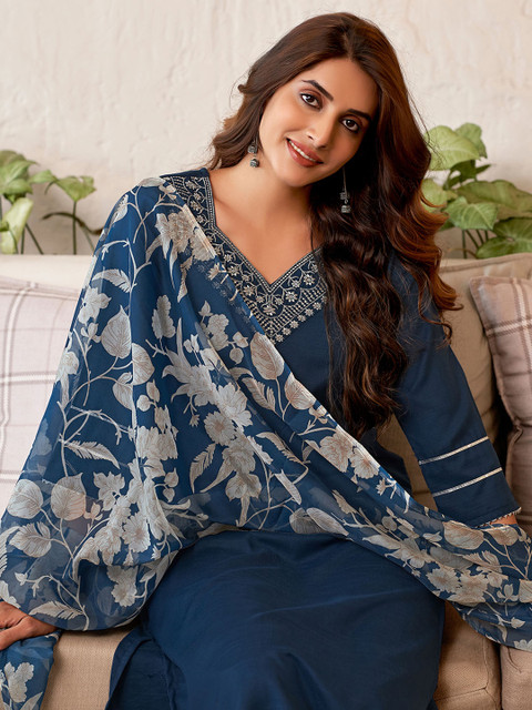 SANISA Women Ethnic Motifs Embroidered Kurta with Trousers & Dupatta