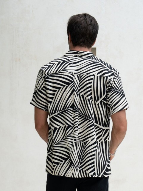 ZYNG Men Regular Fit Geometric Casual Shirt - Image 2