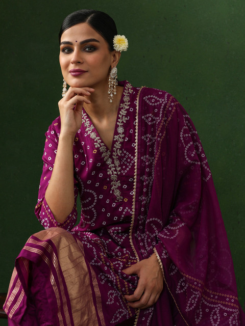 Jaipur Kurti Women Bandhani Embroidered Regular Kurtas & Trousers With Dupatta