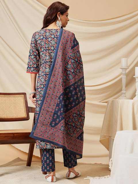 Ginni Arora Label Floral Printed Notch Neck Pure Cotton Kurta & Trouser With Dupatta - Image 5