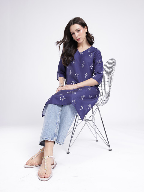 Anouk Rustic Floral Printed V-Neck Straight Kurta - Image 6