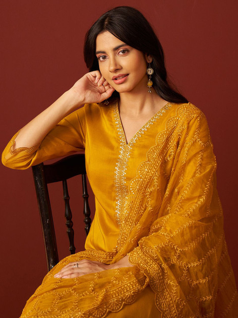 Indo Era Women Floral Embroidered Kurta with Trousers & Dupatta