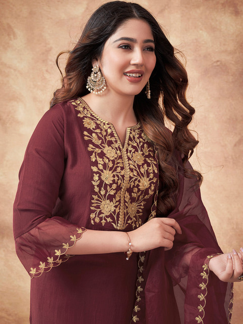 SKYLEE Women Floral Embroidered Kurta with Trousers & Dupatta