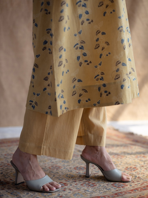 THE INDIAN ETHNIC CO Women Floral Print Straight Fit Cotton Salwar - Image 2