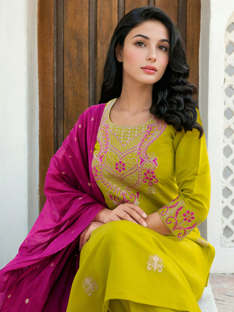 SANISA Floral Embroidered Round Neck Thread Work Straight Kurta & Trousers With Dupatta
