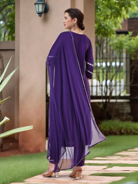 Aaghnya Floral Embroidered Notch Neck Panelled Thread Work Kurta With Trousers & Dupatta - Image 4