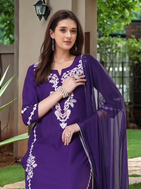 Aaghnya Floral Embroidered Notch Neck Panelled Thread Work Kurta With Trousers & Dupatta - Image 2
