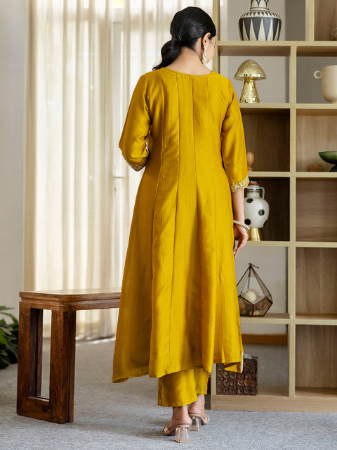 SANISA Women Ethnic Motifs Embroidered Regular Thread Work Kurta & Trousers With Dupatta - Image 3