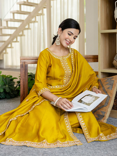 SANISA Women Ethnic Motifs Embroidered Regular Thread Work Kurta & Trousers With Dupatta