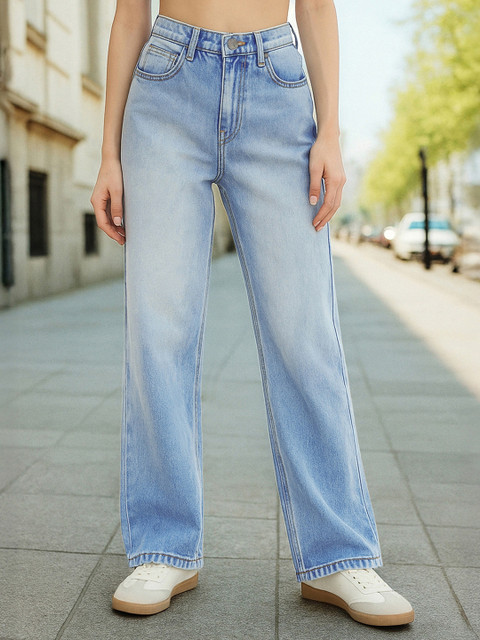 Bewakoof Women's Light Blue Washed Baggy Straight Fit Jeans