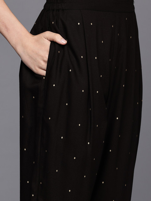 Ahalyaa Floral Printed Panelled Kurta with Trousers - Image 3