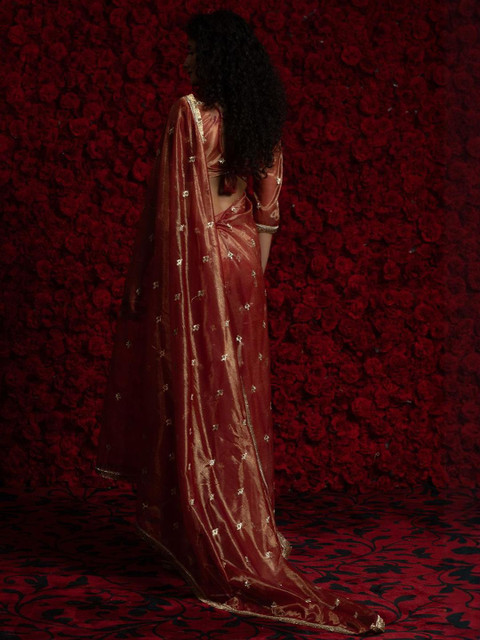Anouk Floral Zari Organza Saree - Image 4