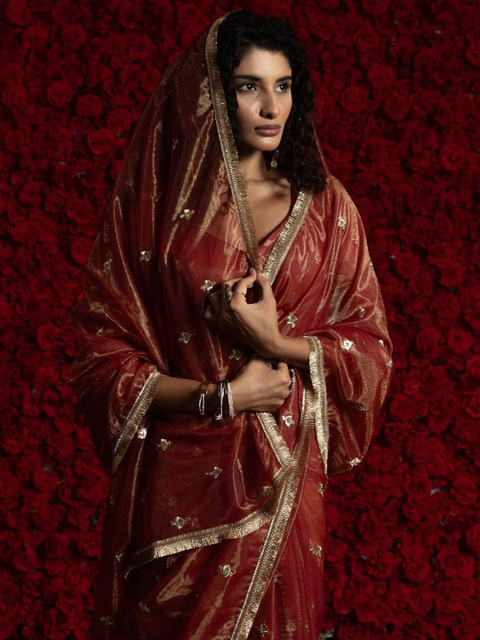 Anouk Floral Zari Organza Saree - Image 5