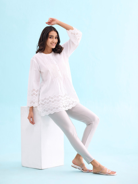 Go Colors Women Silver-Toned Solid Skinny Fit Shimmer Ankle-Length Leggings - Image 4