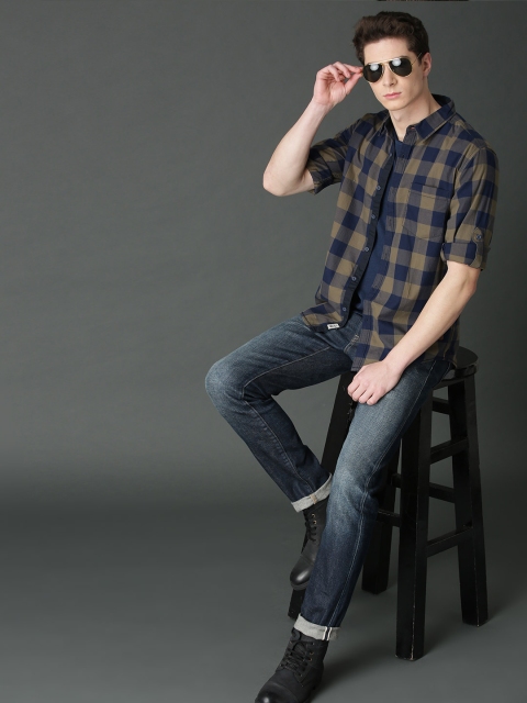 Roadster Men Navy Blue & Olive Green Regular Fit Checked Casual Shirt