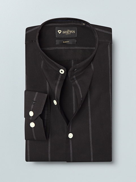 INVICTUS Men Black & White Slim Fit Striped Casual Shirt