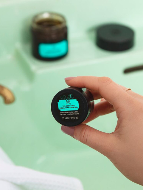 THE BODY SHOP Himalayan Charcoal Purifying Glow Face Mask 15 ml - Image 4