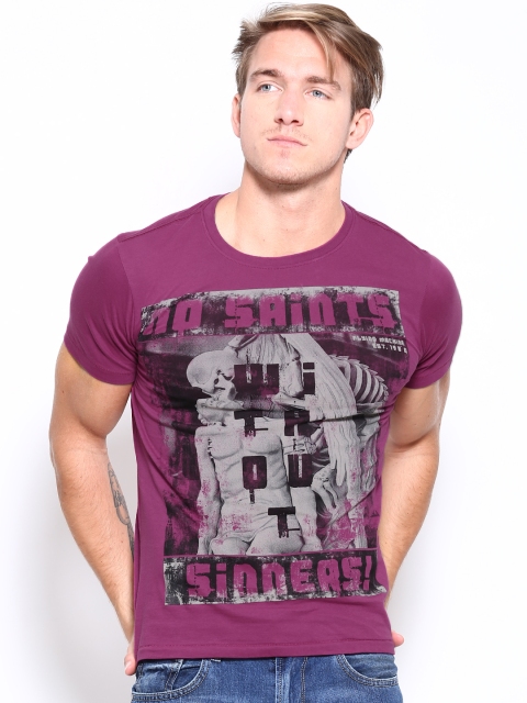 

Flying Machine Men Magenta Printed T-shirt