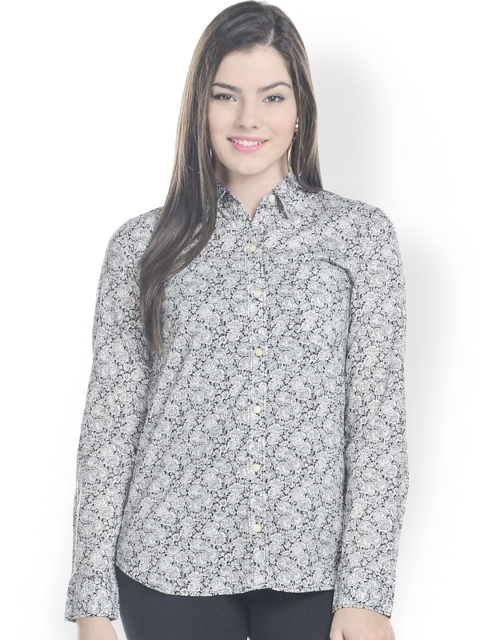 

Hapuka Women Black & White Printed Casual Shirt