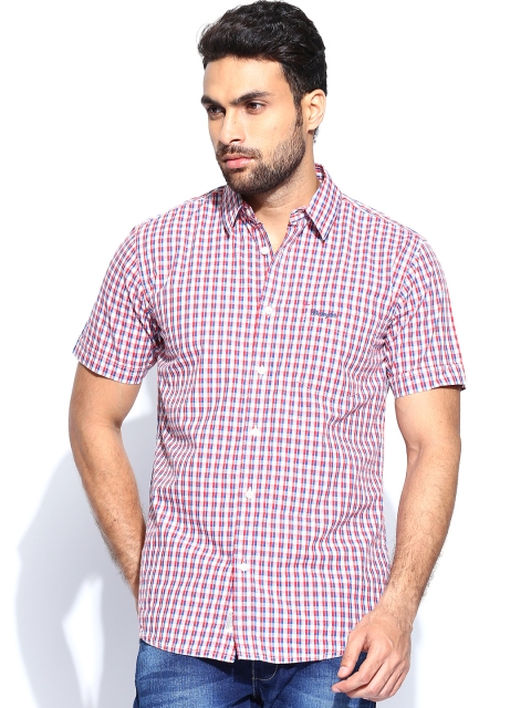 

Wrangler Men White & Red Checked Casual Shirt