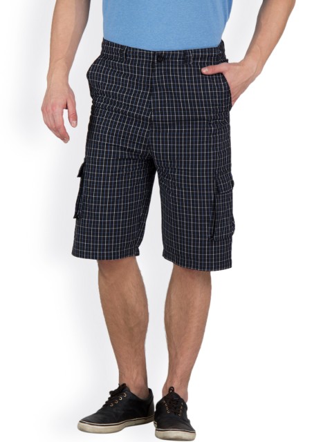 

Hypernation Men Black & White Checked Shorts