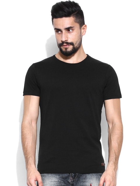 

Jack & Jones Men Black Solid Round Neck T-shirt