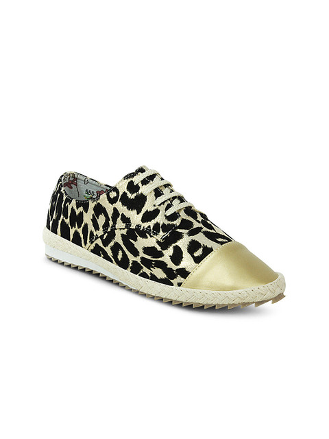 

Get Glamr Women Gold-Toned & Black Casual Shoes
