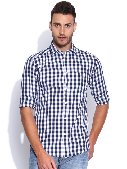

Arrow Sport White & Navy Checked Manhattan Fit Shirt