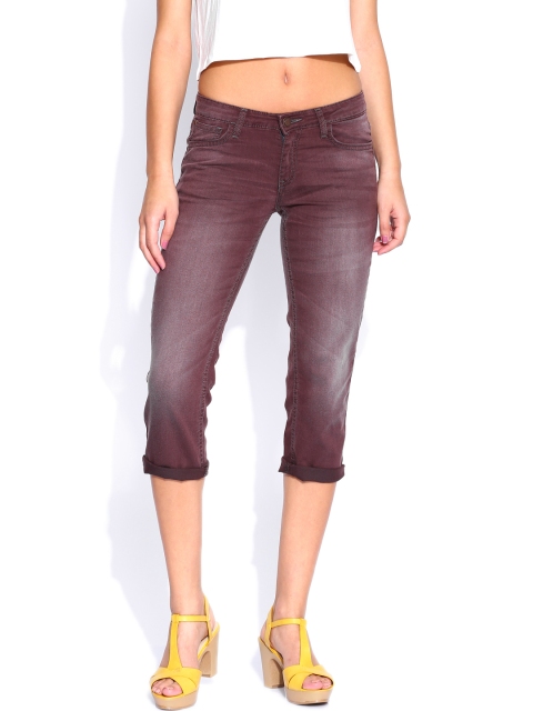 

Tokyo Talkies Women Burgundy Regular Fit Washed Denim Capris