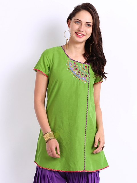 

Aurelia Women Green Embroidered Kurta