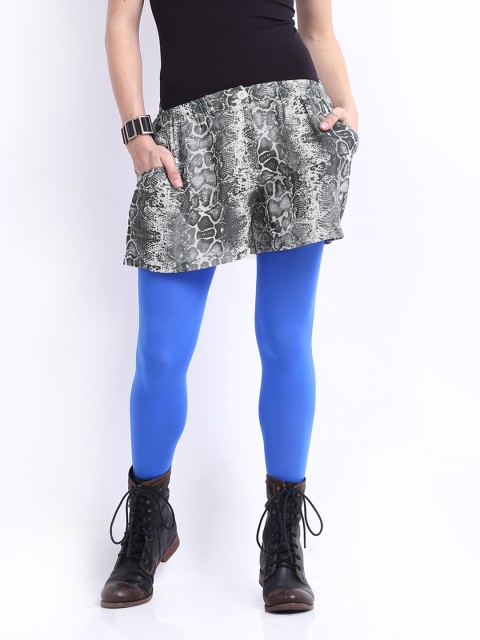 

Clovia Women Grey & White Printed Lounge Shorts NS0067P13