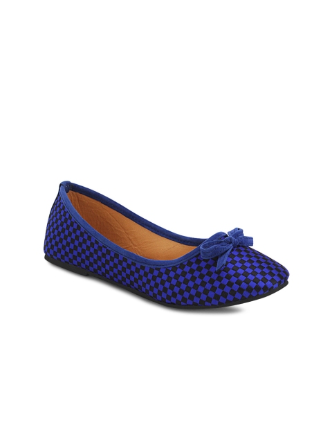 

Get Glamr Women Black & Blue Checked Ballerinas