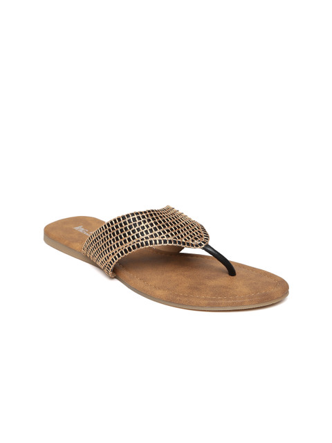 

Inc 5 Women Black & Gold-Toned Flats