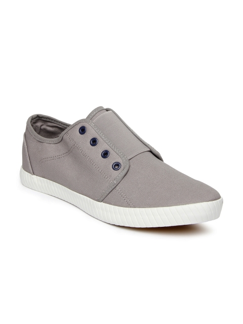 

Roadster Men Grey Casual Shoes