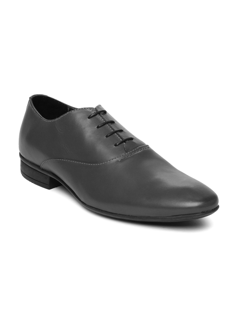 

Van Heusen Men Grey Leather Semiformal Shoes
