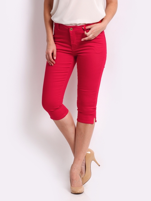 

Vero Moda Women Red Denim Capris