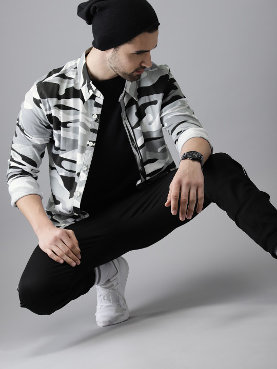 Campus Sutra Men Grey & White Standard Camouflage Print Casual Shirt
