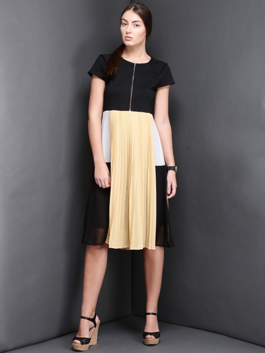 Black & Nude-Coloured Pleated Fit & Flare Dress S
