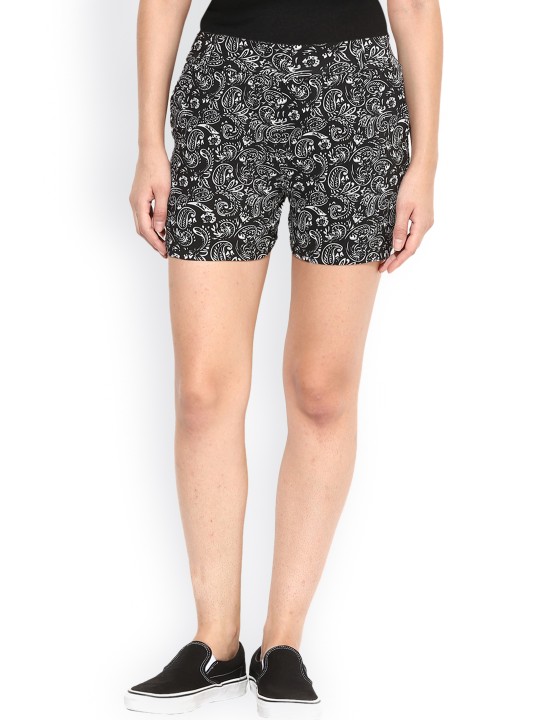Black & White Printed Slim Fit Shorts 26